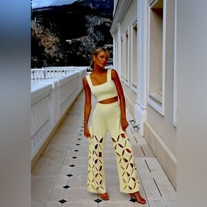 Yellow the Label Set